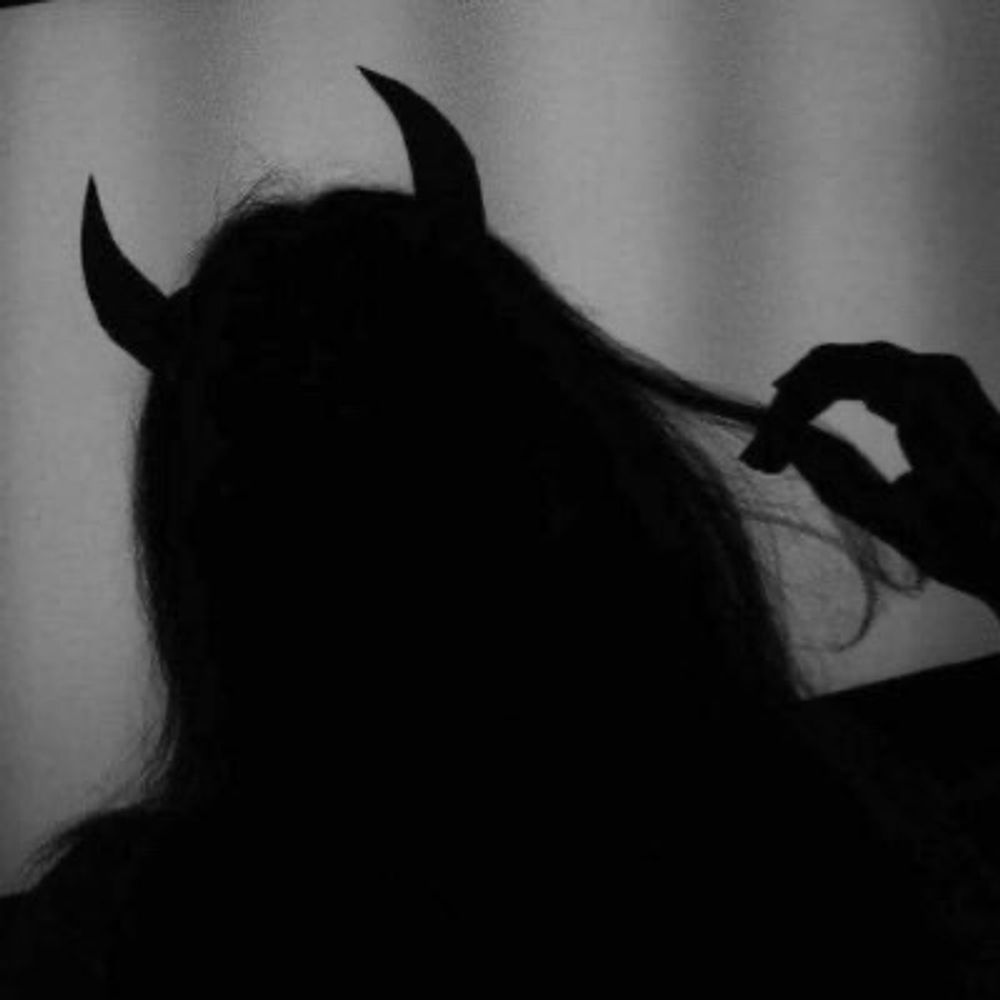 ava skye 🦇 she/her