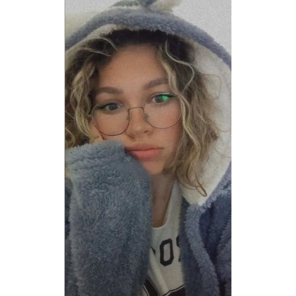 Elif Sarı