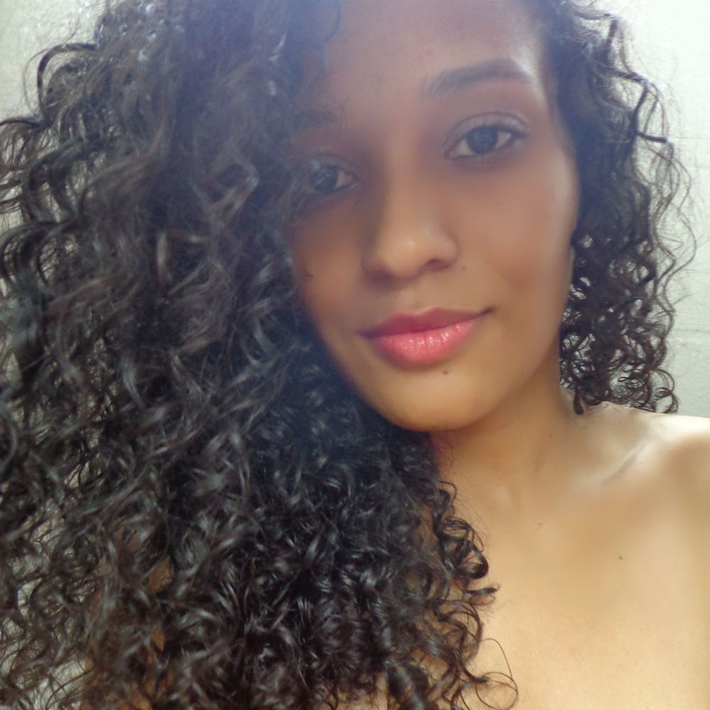 Viviane Fernandes's avatar