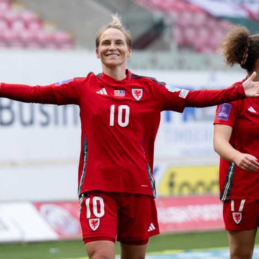 Wal Goch y Menywod [Wales Women's Red Wall]