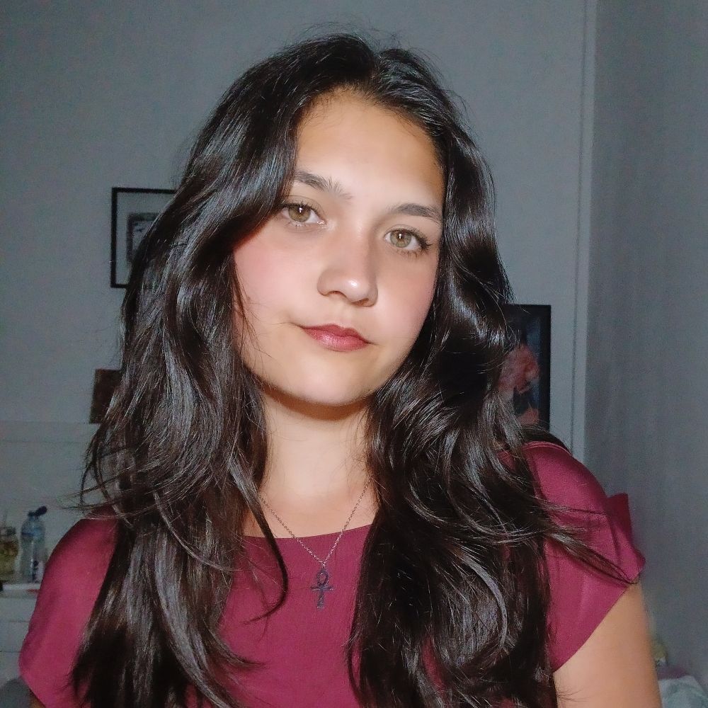 júlia.