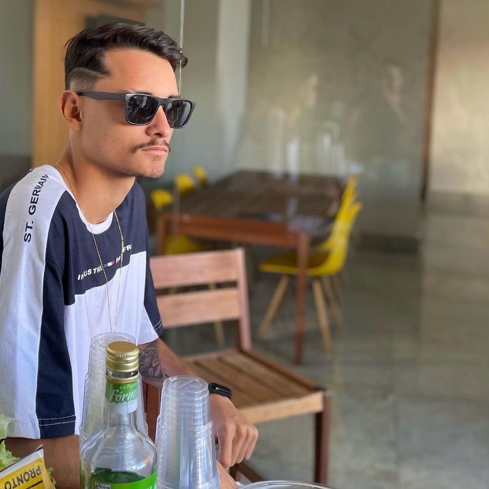 L Camargo