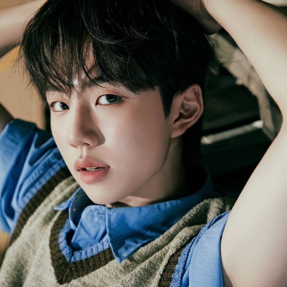Jihoo.