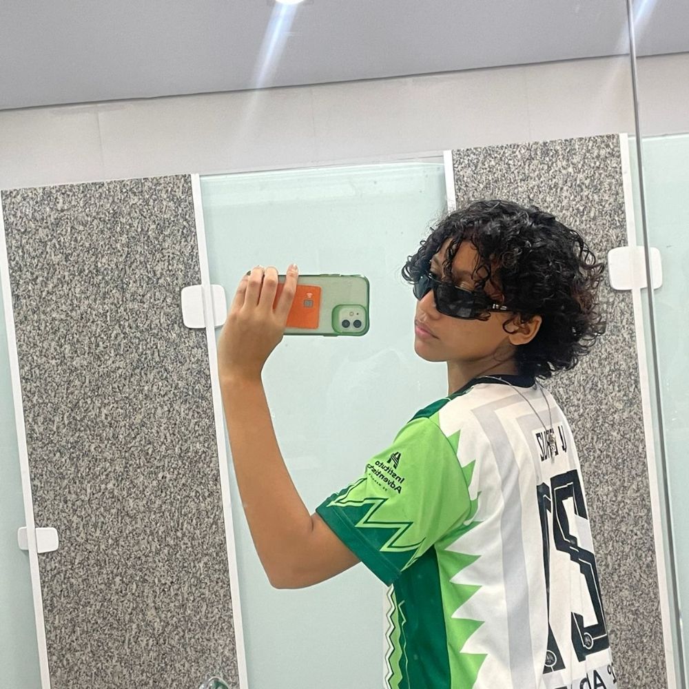 cão de bct e saia