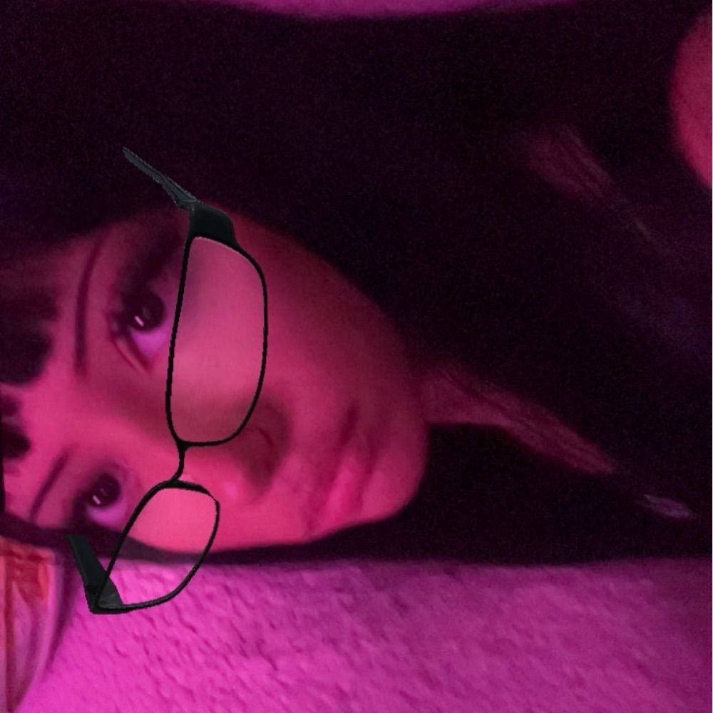 ℋℴ𝓁𝓁𝓎 🧿