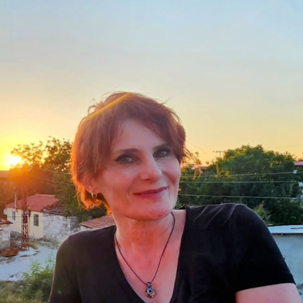 Esin Kıroğlu 