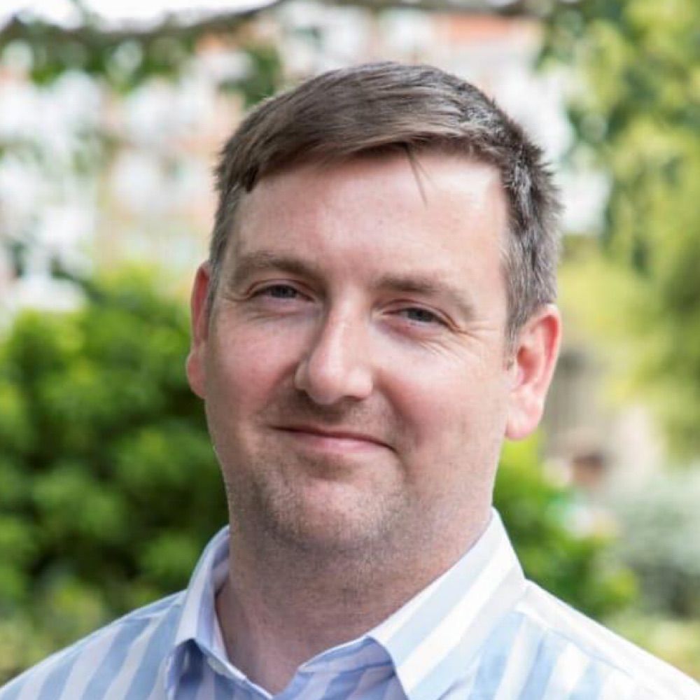 Dr Robert Mason