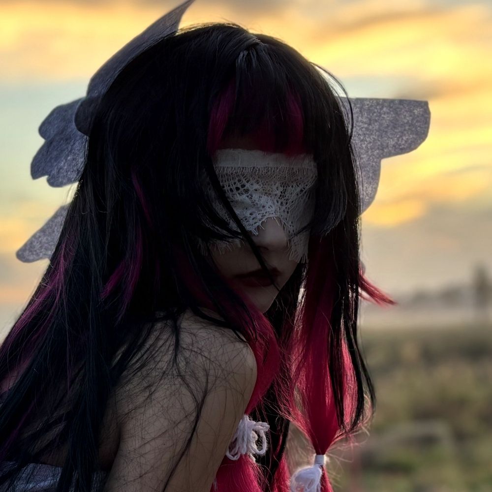 ୨୧;   yuKi       · . °