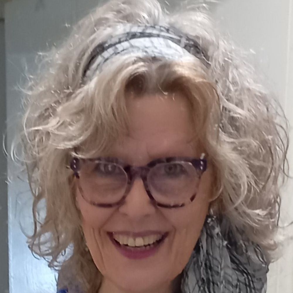 Mary E Davis