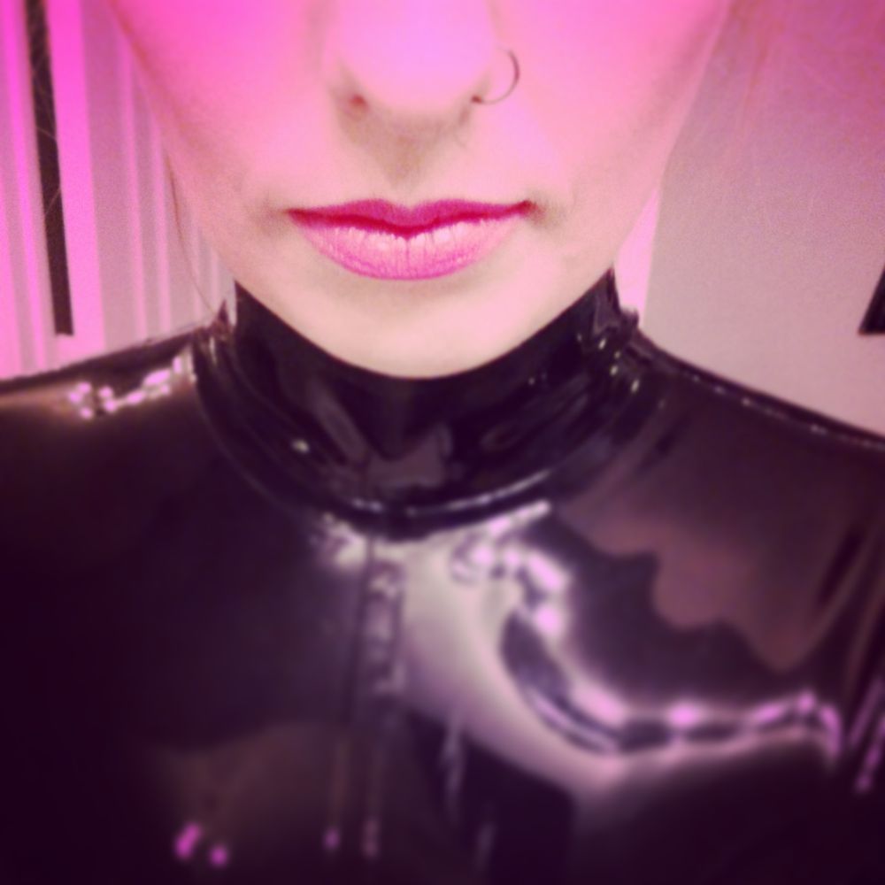 Corsetsnpearls (she/her)
