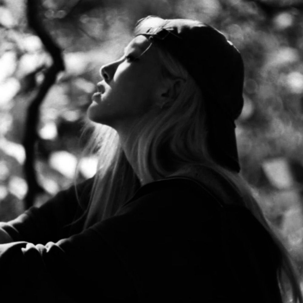 ✞
