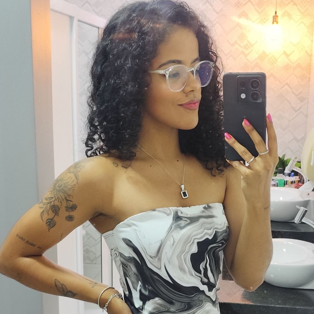 Adrielle com E
