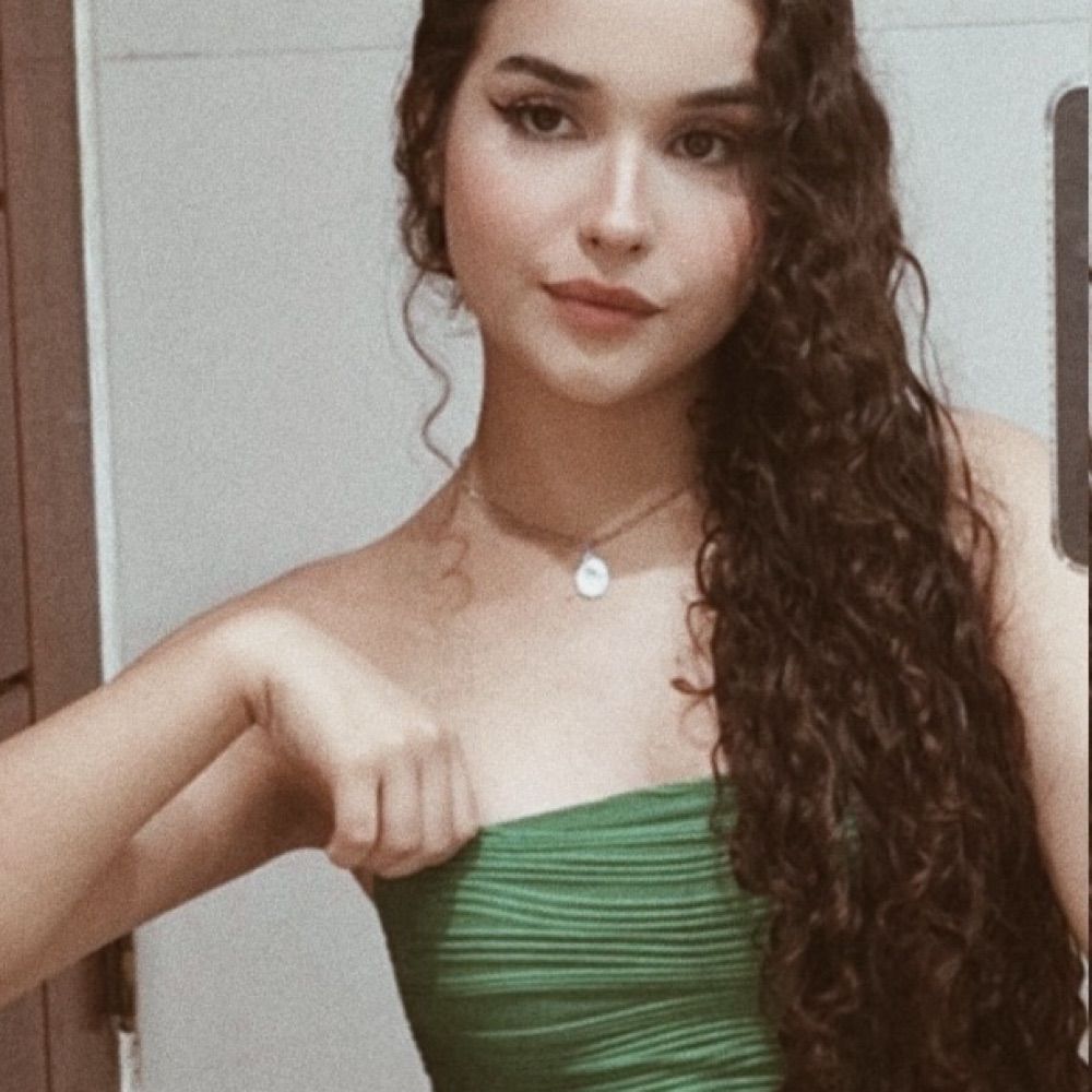 júlia 