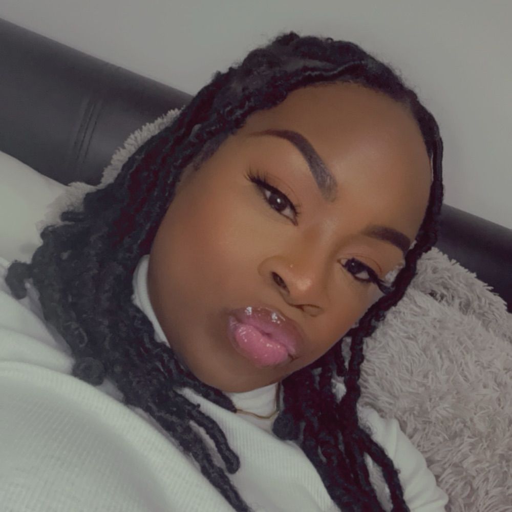Mia 🦋✨