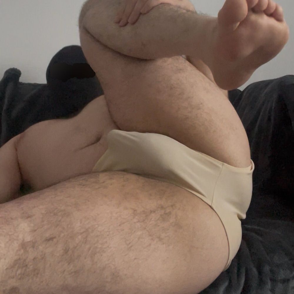 🇲🇦 thick fem hairy dom foot-enamored man