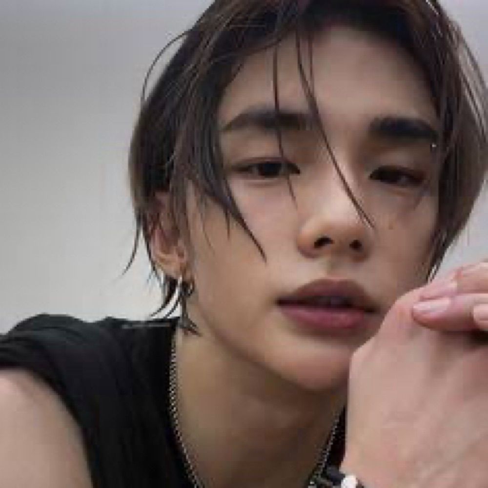 blue hyunjin