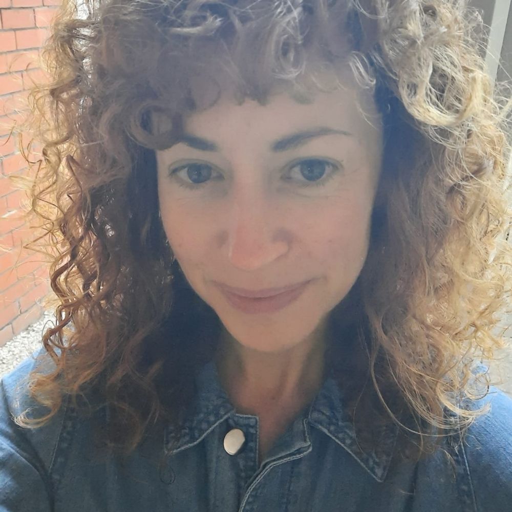 Laura Dewis