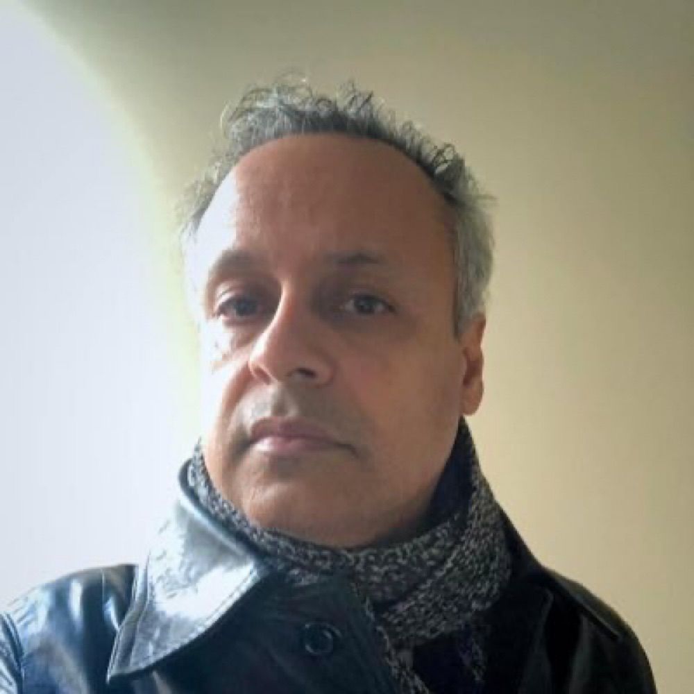 Manny Torres, novelist