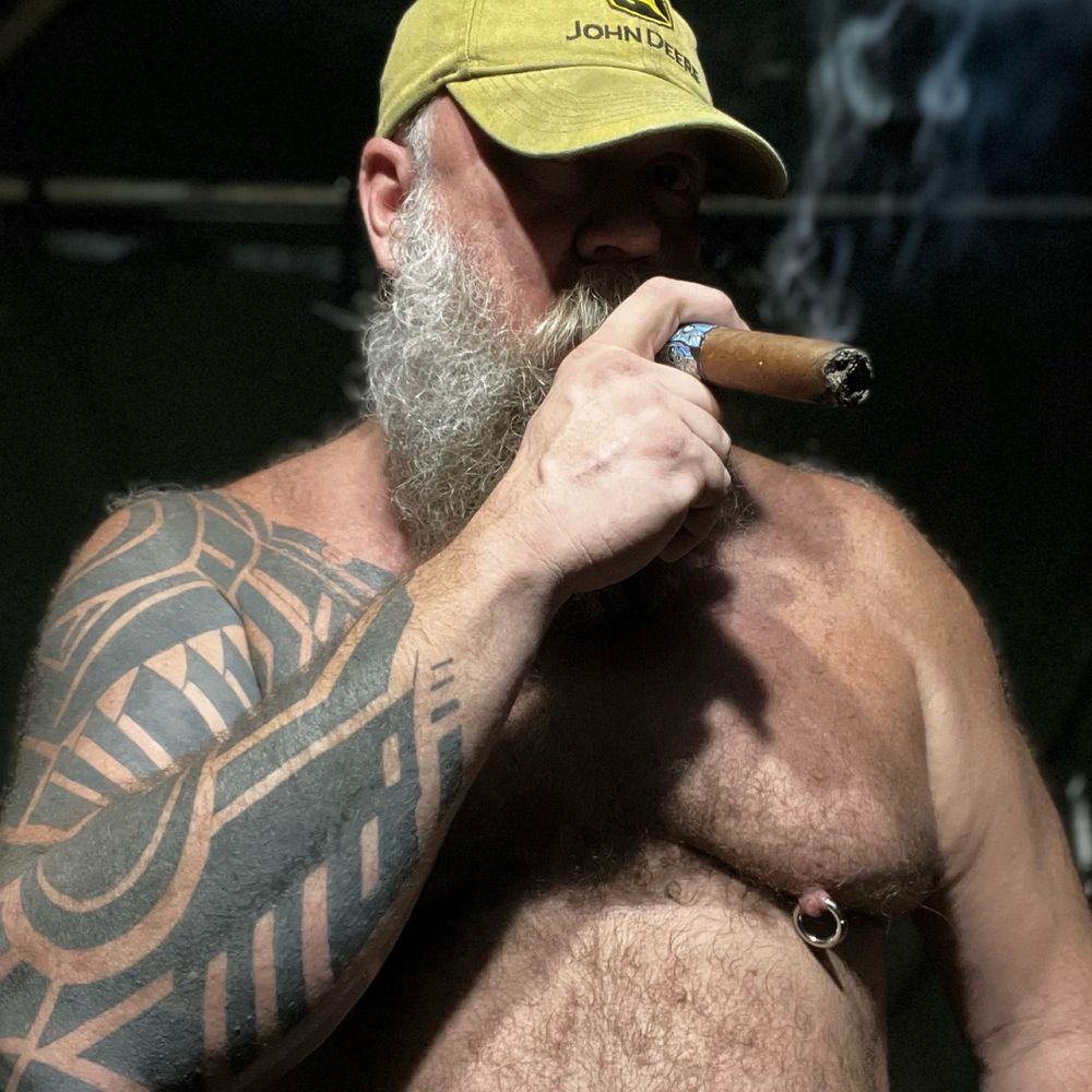 ChicagoCigarDad 🍆🍑