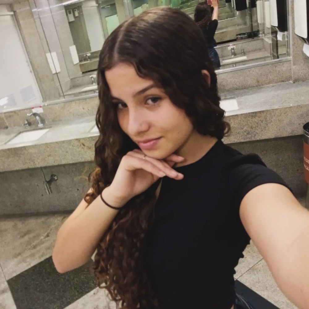 Júlia Almeida 