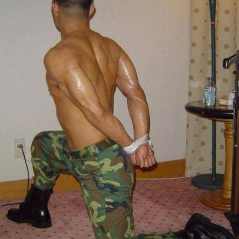 迷彩光头大叔