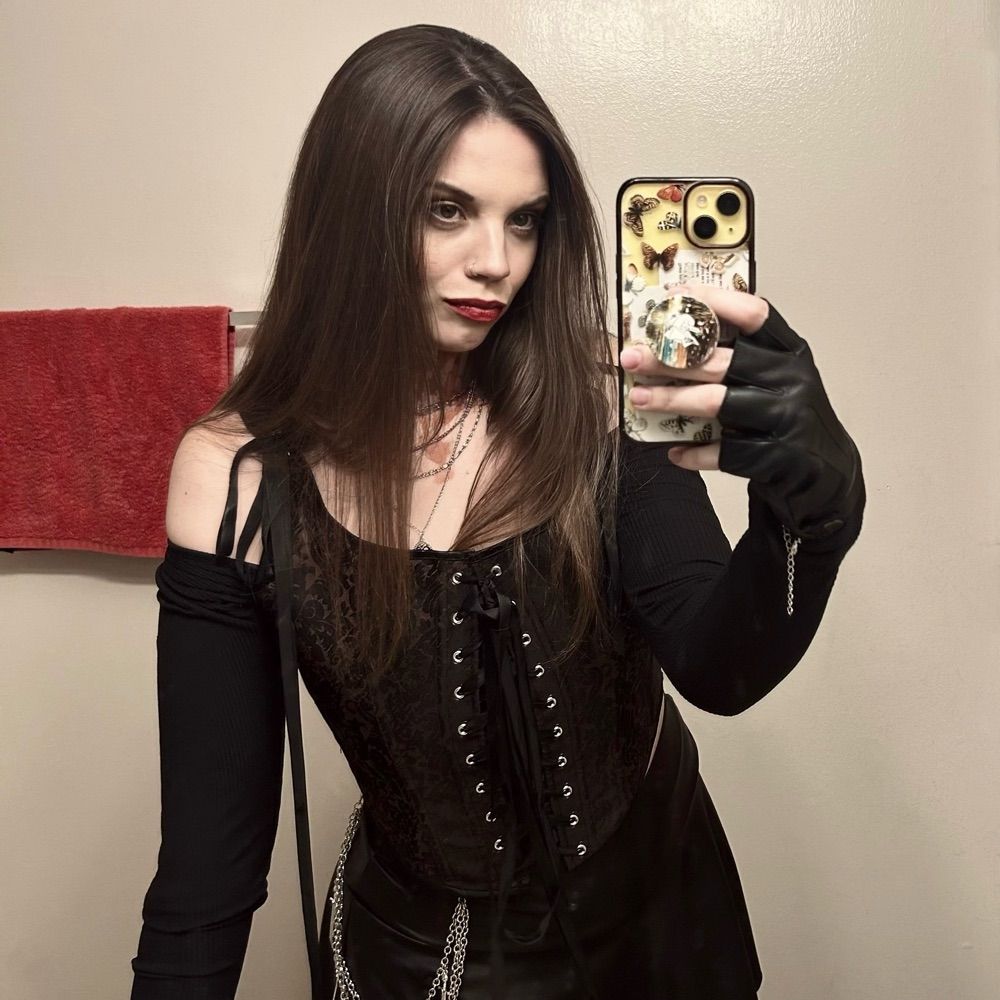 faye 🩸🕸️