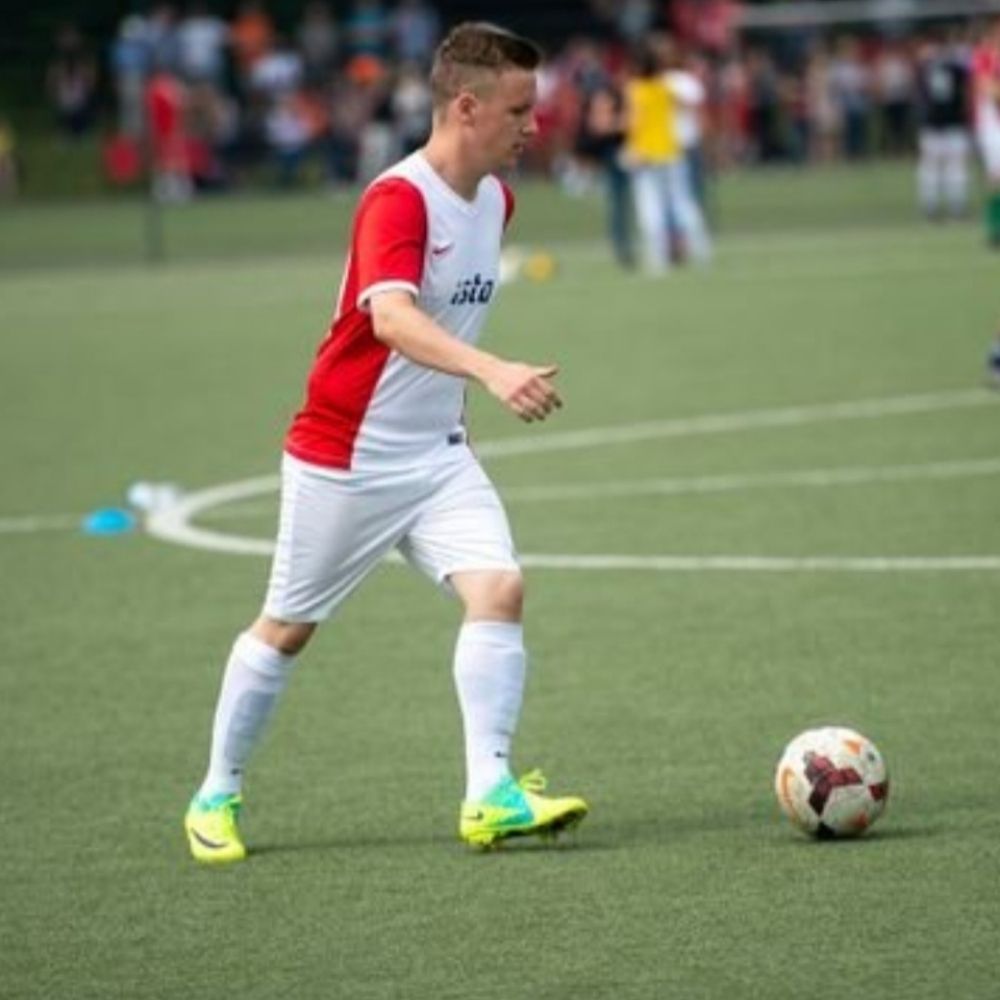 Nicklas D.