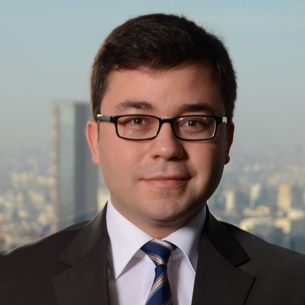 Dr. Oğuz Kaan /oʊˈuːz kɑːn/ Pehlivan
