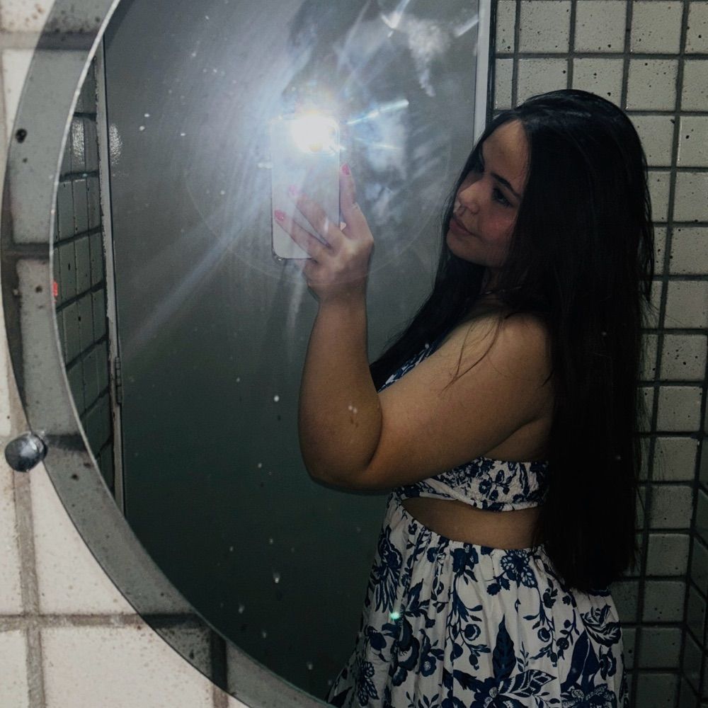 lara lucena 