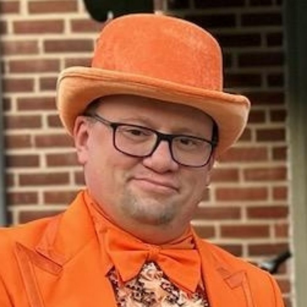 Dustin Lee