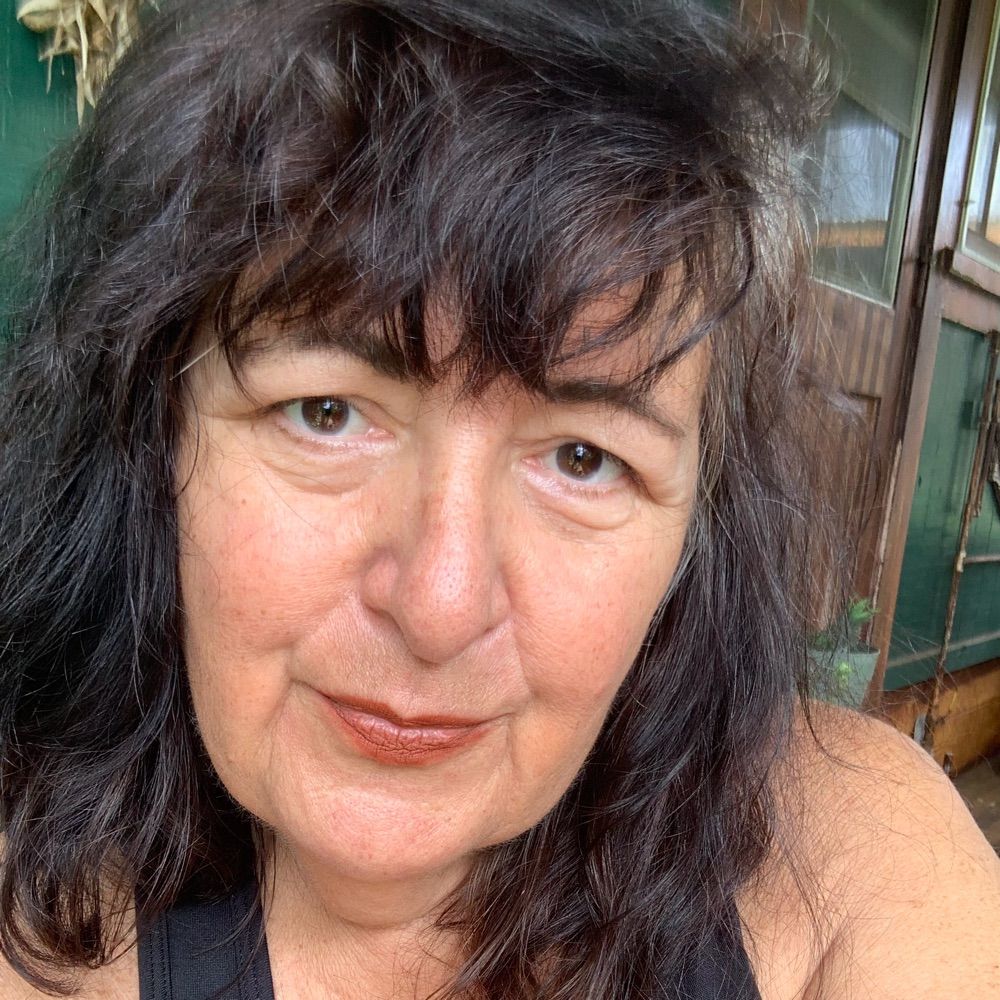 AnnetteLeft