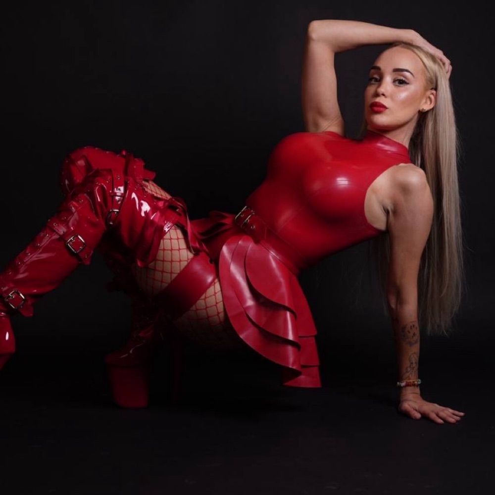 LatexTemptress 🖤 Ms Scarlett.
