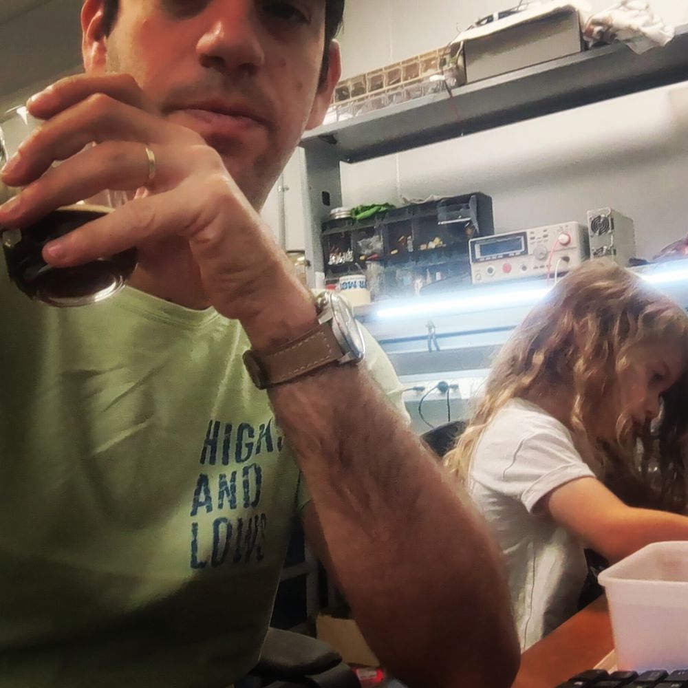 מעיני וילדיו 