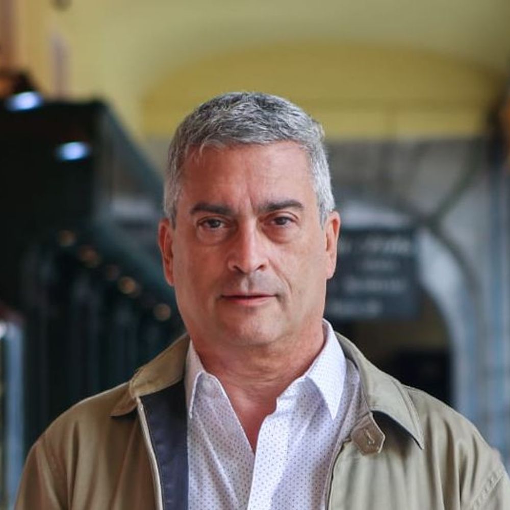 César H Navarro