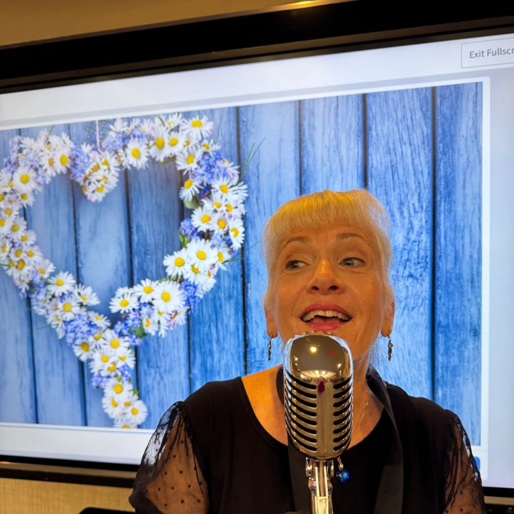 theukulelelady.bsky.social profile picture