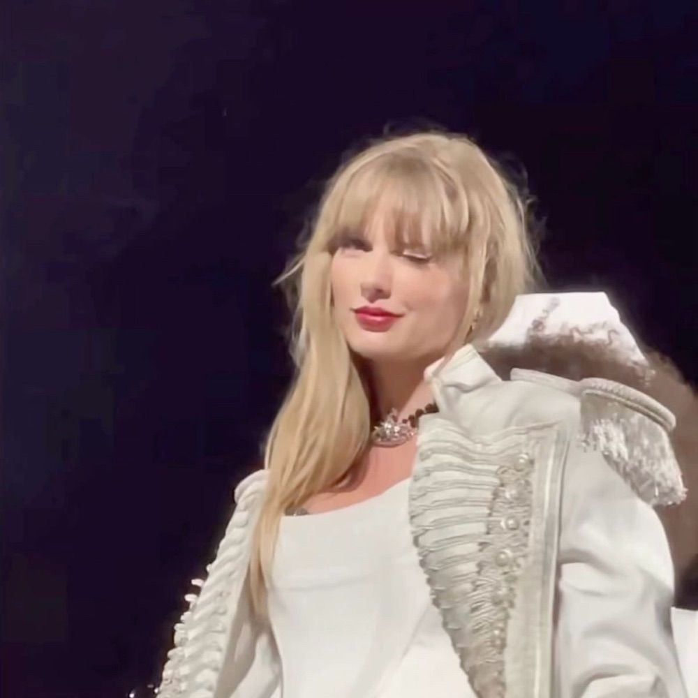 P ྀི saw Taylor⸆⸉x2