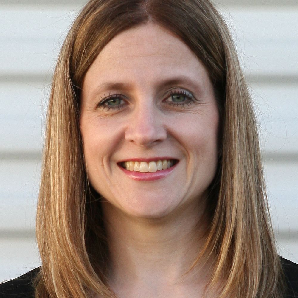 Lynnette Labelle Loves Books, Animals, and Crafts!