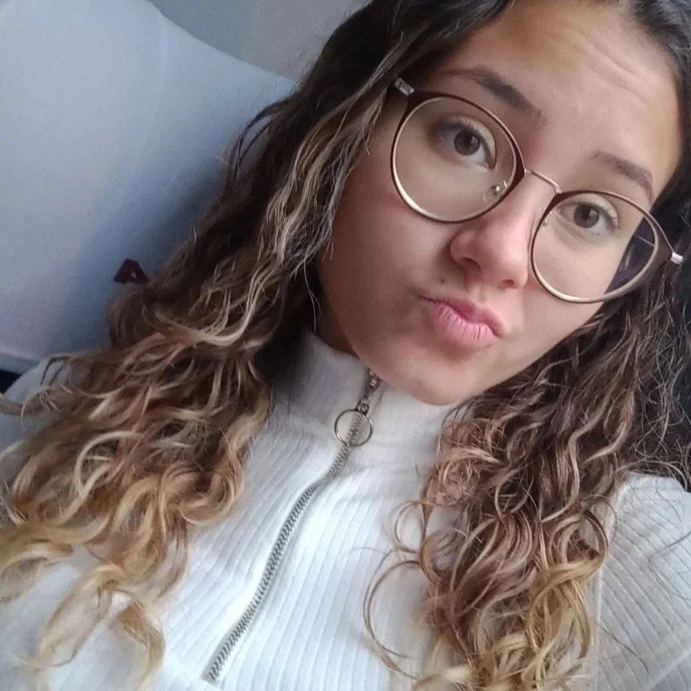 Emily Melo 
