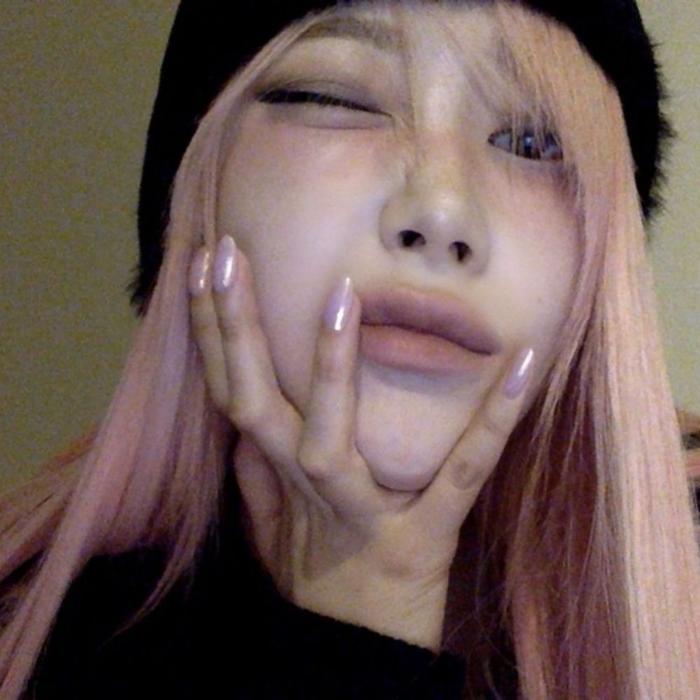 Jujubs⁷ ( Bangchan's wife ) 
