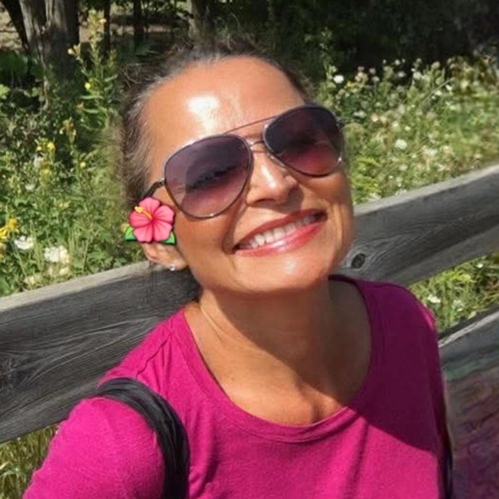 redhibiscus23.bsky.social profile picture