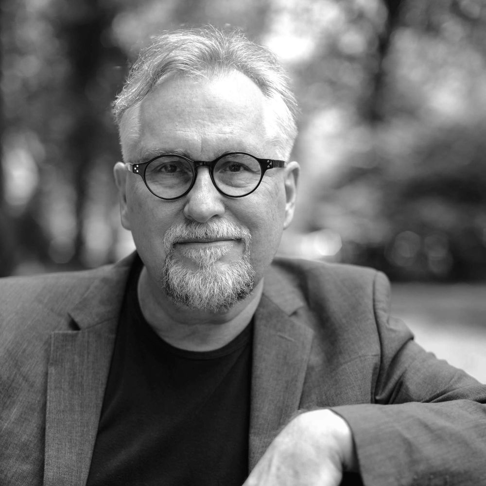 Aaron J Leonard