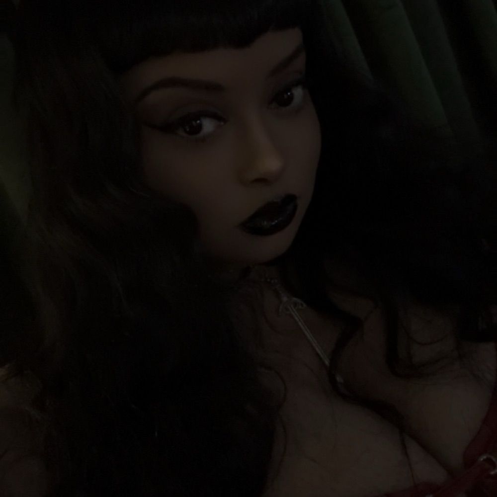 ♱
