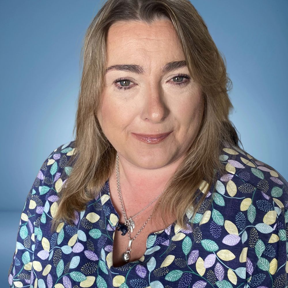 Dr Mindy Cairns