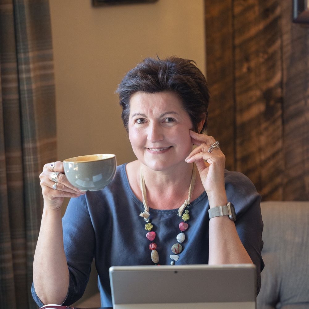 Dr Lisa Cherry