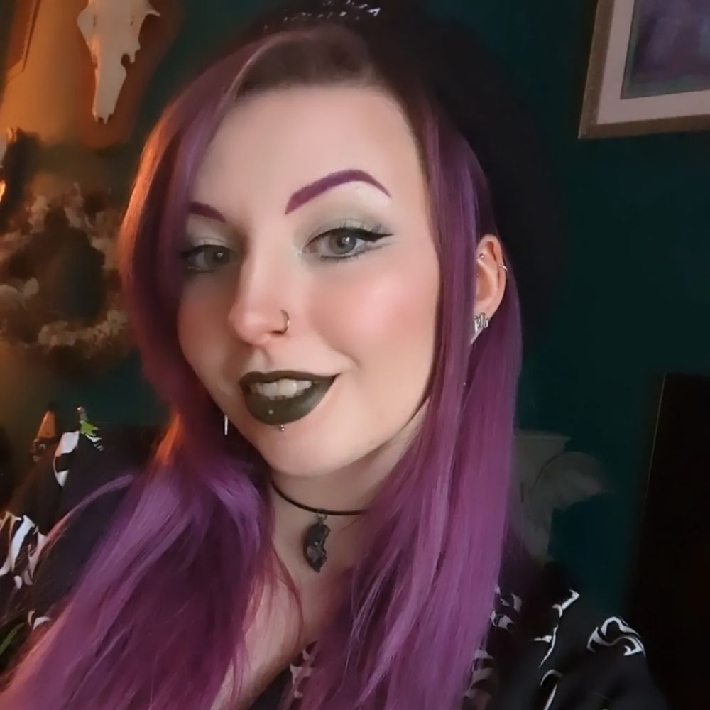 Steffi🦇 (she/her)