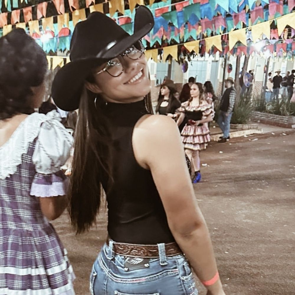 isa cruvinel