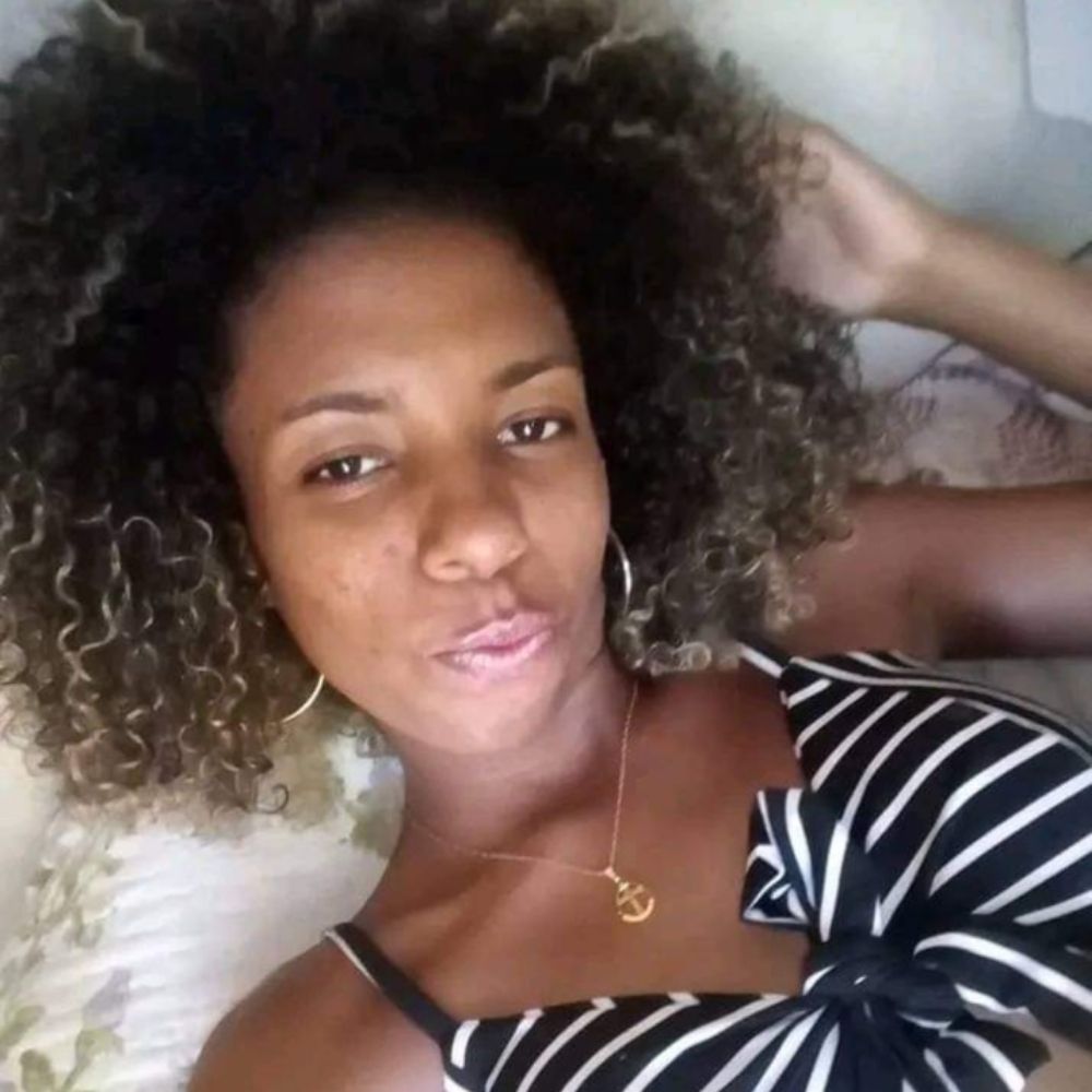 Letícia neves 