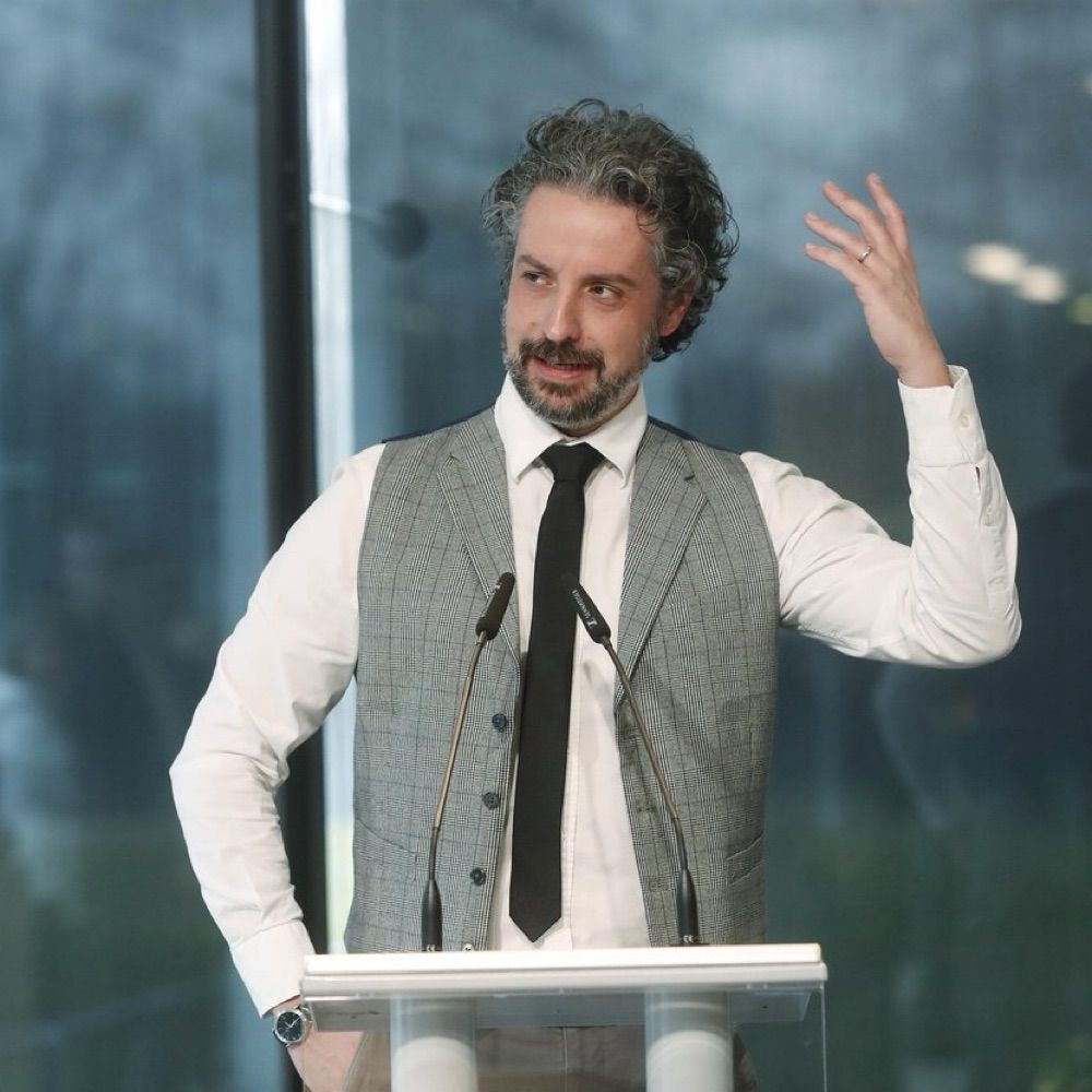 Dr. Mario Fafangel