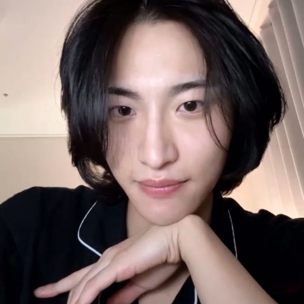 ellis (is seeing ateez !!)