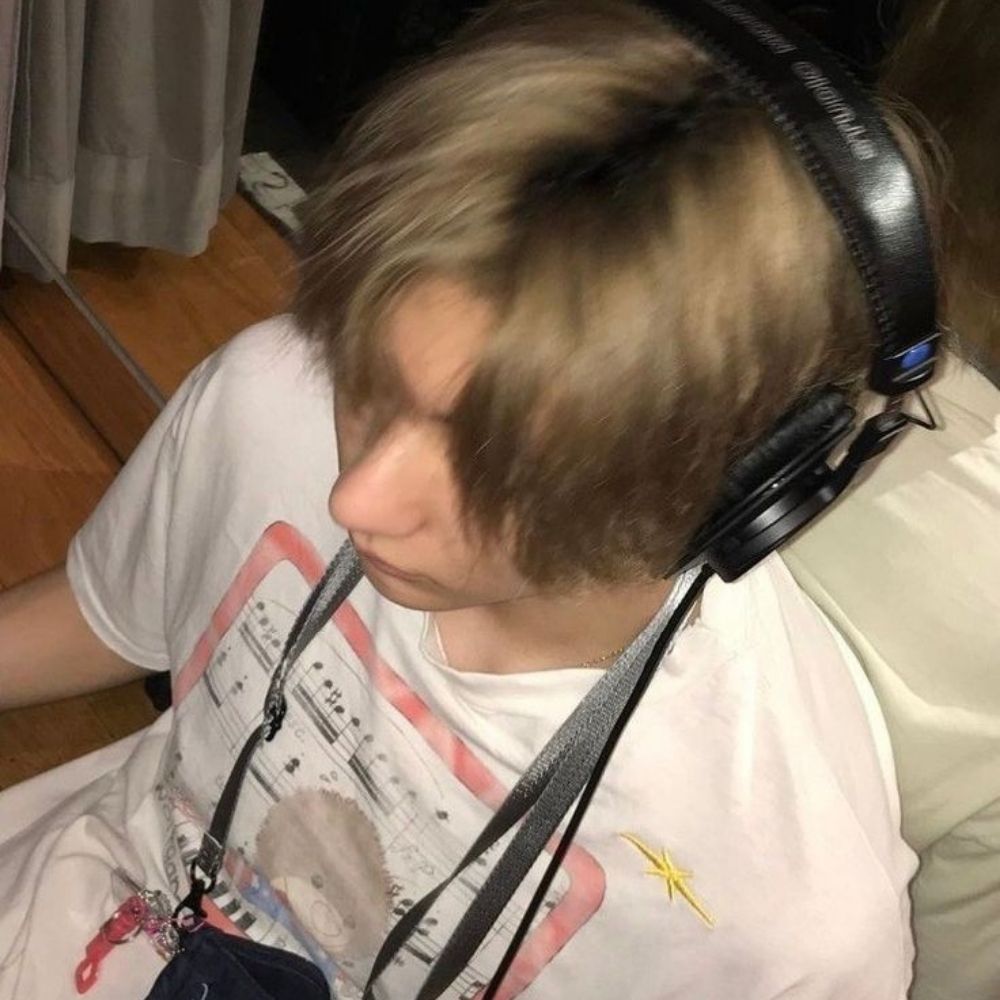 민
